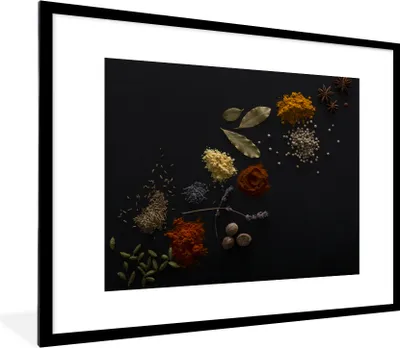 Produktbild von MuchoWow® Gerahmtes Poster Kräuter - Schwarz - Gewürze - Küche - Kochen 80x60 cm - Poster mit Schwarzem Bilderrahmen Wandposter Rahmen Foto Bilder - Schlafzimmer-Dekorationen - Fotoposter