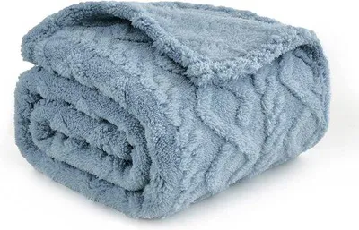 Zdjęcie produktu dla Koc dla psa Famanu, 70x100 cm, miękka tkanina polarowa, jasnoniebieski