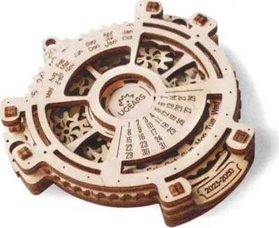 Obrázok produktu pre UGEARS 3D puzzle kalendár 32 dielikov