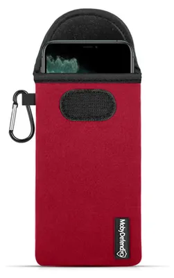 Productafbeelding van MobyDefend Hoesje - Geschikt voor  iPhone XS -  Neopreen Pouch Met Karabijnhaak - Insteek - Riemlus  - Rood