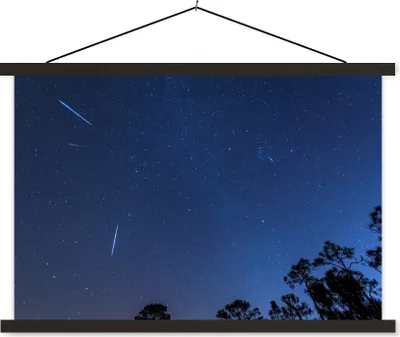 Produktbild von MuchoWow® Textilposter Ein Sternenhimmel mit Sternschnuppen 120x80 cm mit schwarzem Rahmen - Wanddeko