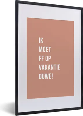 Produktbild von MuchoWow® Gerahmtes Poster Zitate - Ich muss in den Urlaub fahren, alter Mann! - Rosa 40x60 cm - Poster mit Schwarzem Bilderrahmen Wandposter Rahmen Foto Bilder - Poster in Rahmen