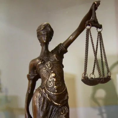Produktbild von Skulptur Justitia, Bronze Figur, Römische Göttin, Frau mit Waagschalen