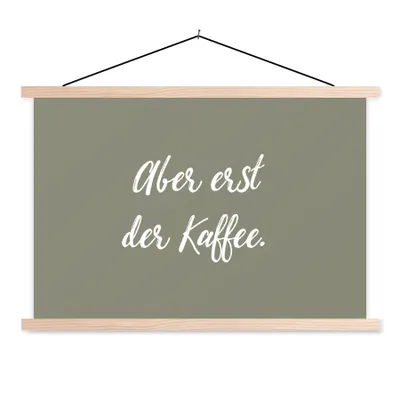 Produktbild von MuchoWow® Textilposter Sprueken - Zitate - Kaffee - Aber erst der Kaffee. 60x40 cm mit holzfarbenen Rahmen - Bilder