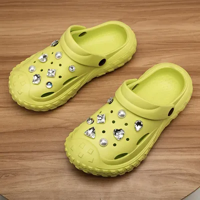 Productafbeelding van Diamant- en parelversiering voor schoenen, geschikt voor clogs en sandalen. Modieuze versieringen voor clogs, accessoires voor meisjes en vrouwen, groen, maat 36-37, gemaakt van EVA