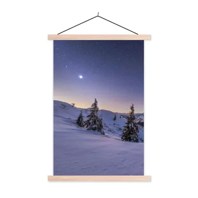Produktbild von MuchoWow® Textilposter Winter - Schnee - Nacht - Bäume 60x90 cm mit holzfarbenen Rahmen - Textil
