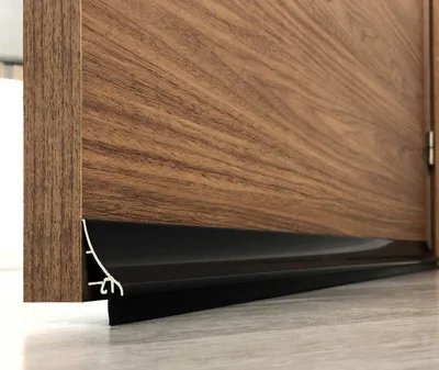 Imagen del producto de Burlete de aluminio, 1 metro, color , para puertas y ventanas
