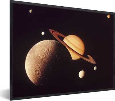Produktbild von MuchoWow® Gerahmtes Poster Saturn im Sonnensystem 40x30 cm - Poster mit Schwarzem Bilderrahmen Wandposter Rahmen Foto Bilder - Kunstposter - Wanddekorationen