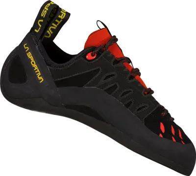 Schnür-Kletterschuh "Tarantulace" von La Sportiva in Schwarz und Rot; mit rutschfester Gummisohle.