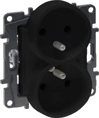 Immagine prodotto di Presa doppia con messa a terra 2x 2P+T francese. Sistema nero Niloe Step Legrand 1840