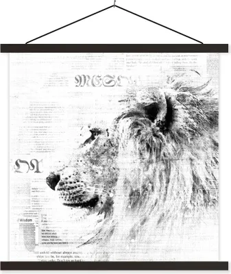 Produktbild von MuchoWow® Textilposter Löwe - Zeitung - Schwarz - Weiß 90x90 cm mit schwarzem Rahmen - Magnetisches
