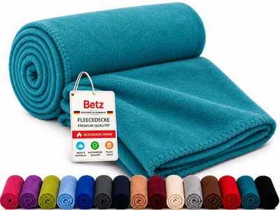 Produktbild von Betz Fleecedecke 130x170 cm 180g/m² – Weiche Wohndecke & Kuscheldecke – Flauschige Sofadecke als Tagesdecke – Leicht, wärmend & pflegeleicht – petrol, KI-generiertes Bild