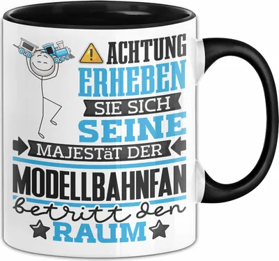 Produktbild von Modellbahnfan Geschenk Tasse Lustiger Spruch Erheben Sie Sich Der Modellbahnfan Betritt den Raum (Schwarz)
