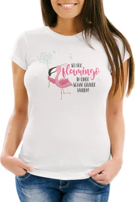 Produktbild von Damen T-Shirt sei der Flamingo in einer Schar grauer Tauben Slim Fit Spruch Flamingo Pusteblume Moonworks® weiß S