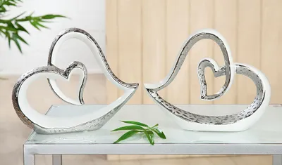 Produktbild von Gilde Herz im Herzen "Scolare" platin/weiß glasiert, mit Struktur H: 20 cm B: 24.50 cm T: 7cm 33122