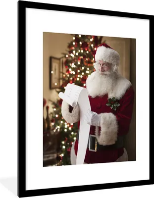 Produktbild von MuchoWow® Gerahmtes Poster Die Leseliste des Weihnachtsmanns mit einem Weihnachtsbaum im Hintergrund 60x80 cm - Poster mit Schwarzem Bilderrahmen Wandposter Rahmen Foto Bilder - Wohnzimmer - Dekorationen - Prämie