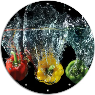 Produktbild von Wallario rundes Outdoor-Poster für Garten oder Balkon, Motiv Paprika-Mix - frische Paprika in rot, gelb und grün im Wasser, 90 cm Durchmesser