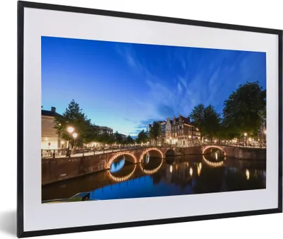 Produktbild von MuchoWow® Gerahmtes Poster Die Keizersgracht in Amsterdam unter blauem Himmel 60x40 cm - Poster mit Schwarzem Bilderrahmen Wandposter Rahmen Foto Bilder - Schlafzimmer - Plakat in Rahmen - Drucken