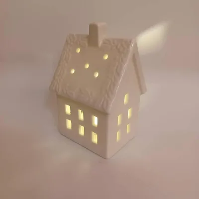 Obrázek produktu pro DECOLED Keramický domeček, 8,5 x 6,9 x 12,9 cm, teple bílá, 2xLR44