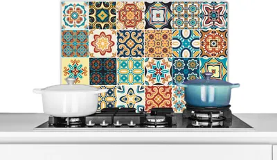 Produktbild von KitchenYeah®  Spritzschutz Küche - Küchenrückwand - Wandschutz für Herd und Spüle - Blumen - Vintage - Muster - Blau - Orange 60x40 - Alu-Dibond (Alternative zum Spritzschutz aus Glas) - Hitzebeständi