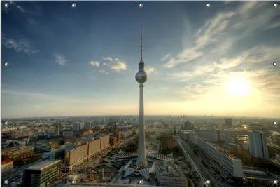 Produktbild von Wallario Outdoor-Poster für Garten oder Balkon, Motiv Fernsehturm Berlin mit Panoramablick über die Stadt, in ca. 120 x 180 cm