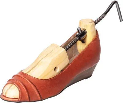 Productafbeelding van Famanu schoenverlengers voor dames- en kinderschoenen - geschikt voor maten 32-43 - 1 stuk - gemaakt van dennenhout