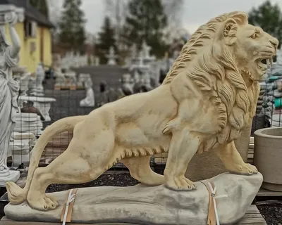 Produktbild von Casa Padrino Barock Garten Deko XXL Skulptur Löwe linke Seite Sandfarben / Grau 186 x H. 150 cm - Garten Deko XXL Figur - Barock Garten & Terrassen Deko Accessoires - Garten Deko im Barockstil