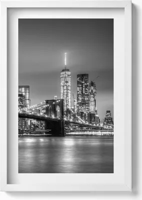 Produktbild von New Yorker Brooklyn Bridge bei Nacht– Wandbild mit Rahmen – Gerahmtes Bild  – Wanddekoration – 40x60 cm – Weiß