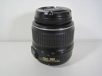 Produktbild von Nikon 18-55mm f/3.5-5.6G AF-S VR DX Zoom-NIKKOR, 18 - 55 mm, f/22-36, f/3.5-5.6, LC-52, Schwarz