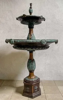 Produktbild von Casa Padrino Luxus Barock Bronze Springbrunnen Bronze / Türkis Ø 90 x H. 160 cm - Prunkvoller Barock Bronze Gartenbrunnen - Barockstil Gartendeko Bronze Brunnen - Barock Garten Deko Accessoires