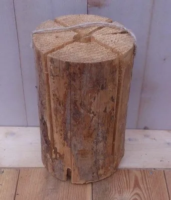 Produktbild von Schwedische Holzfackel 25 cm – Brennender Holzscheit für Licht und Wärme im Garten