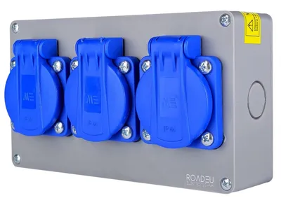 Produktbild von RoadEu Steckdosenverteiler 3-fach Schuko IP44 Aufputz, Vorverdrahtete Außensteckdose 230V mit Klappdeckeln & Kabelverschraubung