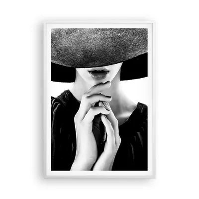 Produktbild von Gerahmtes Poster - Weißer Rahmen - Frau Hände Hut - 70x100 cm - Wand Bild - Wanddeko - Wandbilder - Kunstposter - Wandposter - Bilderrahmen - Bilder - Kunstdruck - Wanddekoration - P2WPA70x100-5128