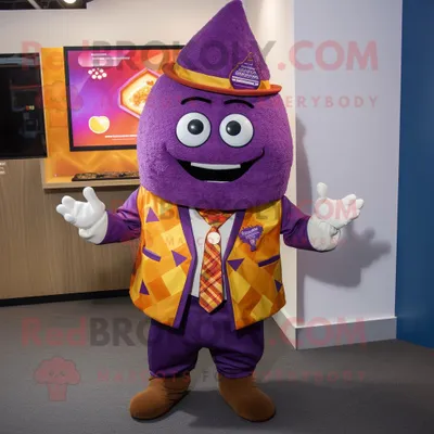 Obrázok produktu pre Postava REDBROKOLY, fialového maskota Nachos, je oblečená vo veste a má pripevnené špendlíky na kravate