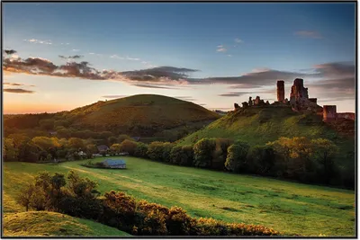 Produktbild von Wallario Wandbild Schlosspanorama in England bei Sonnenaufgang, Größe: 61 x 91,50 cm, Poster mit schwarzem Aluminiumrahmen