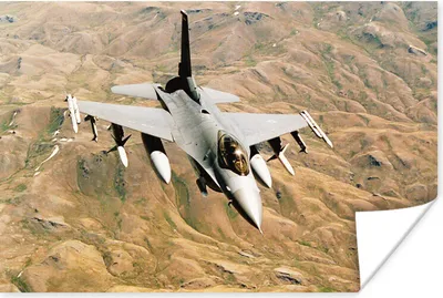 Produktbild von MuchoWow® Poster Ein grauer Kampfjet fliegt über den asiatischen Irak 60x40 cm - Schlafzimmerdekoration