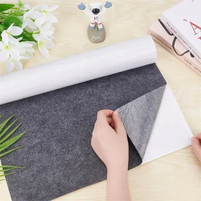 Image de Feutre autocollant gris foncé, épaisseur 2 mm – 200 cm x 40 cm Feutre adhésif autocollant, polyvalent, à découper pour protéger les meubles et pour le bricolage