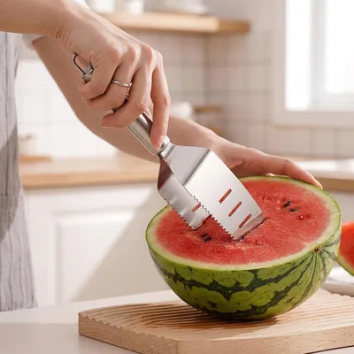 Produktbild von Melonenschneider mit dreieckigem Design für einfaches Schneiden