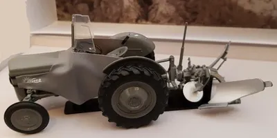 Produktbild von Universal Hobbies Ferguson Traktor Tea 20+Pflug 5364