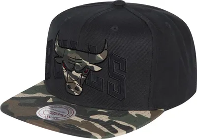 Zdjęcie produktu dla Mitchell & Ness NBA Woodland Snapback Cap Blind Camo Chicago Bulls czarny