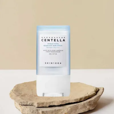 Produktbild von SKIN1004 Madagascar Centella Hyalu-Cica Silky-Fit Sun Stick SPF 50+ PA++++ 20 g