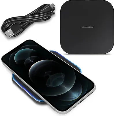 A wireless charger, a USB cable, and a smartphone are arranged on a white background.