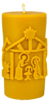 Imagen del producto de Vela con forma de cilindro y motivos navideños de un árbol de Navidad, elaborada con cera de abeja 100% natural