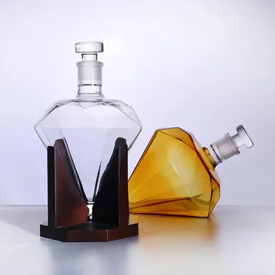 Obrázok produktu pre Karafa diamantová RESTEQ 1L na whisky a alkoholy, elegantný tvar