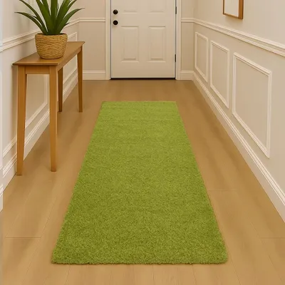 Zdjęcie produktu dla Nowoczesny dywan z długim włosiem w kolorze zielonym mchu – stylowy wygląd i przyjemny w dotyku. Wymiary: 80 x 250 cm