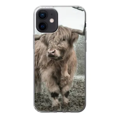 Produktbild von MuchoWow® Handyhülle Schutzhülle Hülle für iPhone 12 Schottischer Highlander - Wald - Nebel - Kuh - Tiere - Natur Silikon Softcase Handy Hülle - Schutzhülle