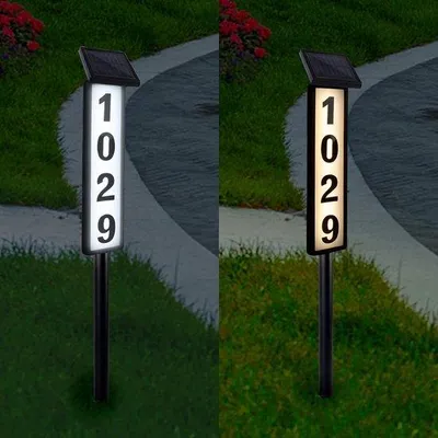 Immagine prodotto di Targhette con indirizzo a LED alimentate a energia solare, impermeabili, adatte all'uso esterno, con illuminazione a LED e supporti di fissaggio, per aree esterne quali cortili, strade, abitazioni e giardini.