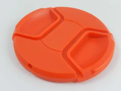 Produktbild von vhbw Universal Objektivdeckel 82 mm für Kamera - Kunststoff Rot, mit Innengriff
