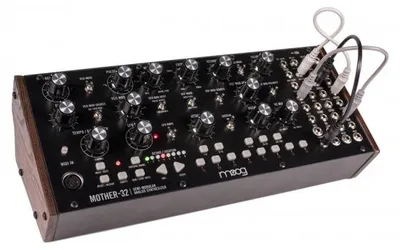 Produktbild von Halbmodularer analoger Synthesizer Moog Mother-32