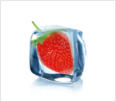 Produktbild von Spritzschutz Herdabdeckplatte Schneidebrett aus Glas Erdbeere im Eiswürfel 1-Teilig (60x52cm)